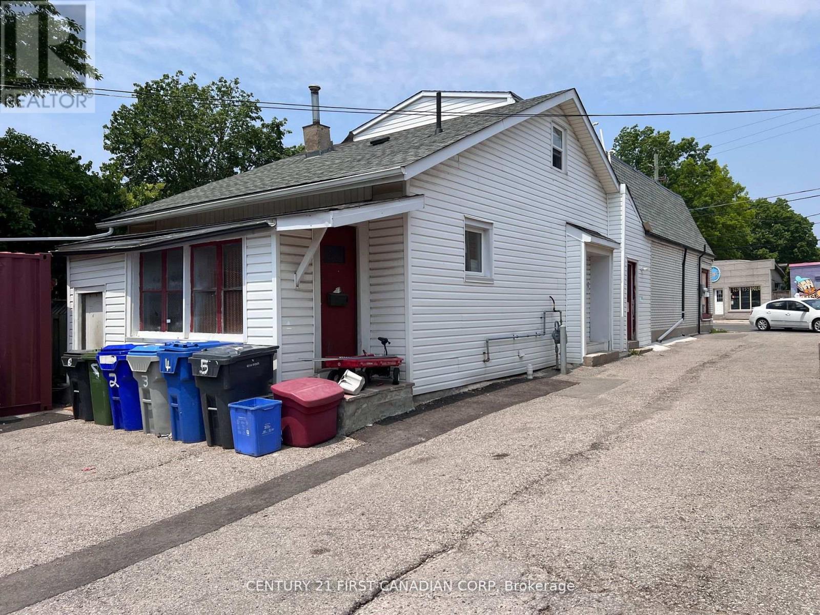 745 & 749 Hamilton Road Property Photo 6