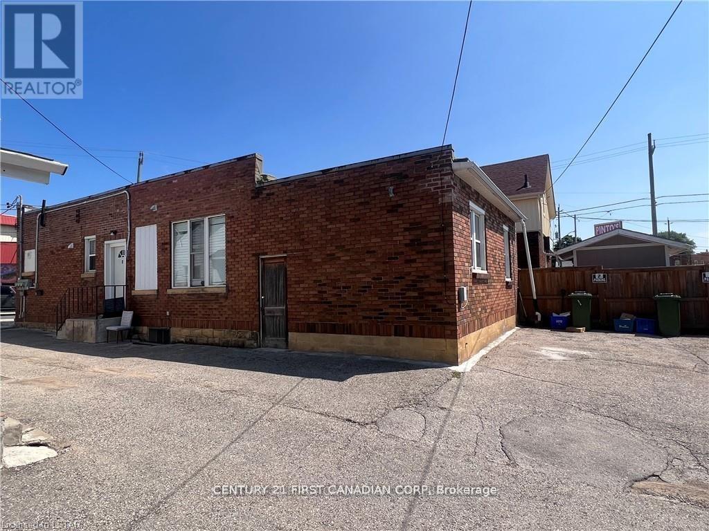 745 & 749 Hamilton Road Property Photo 8