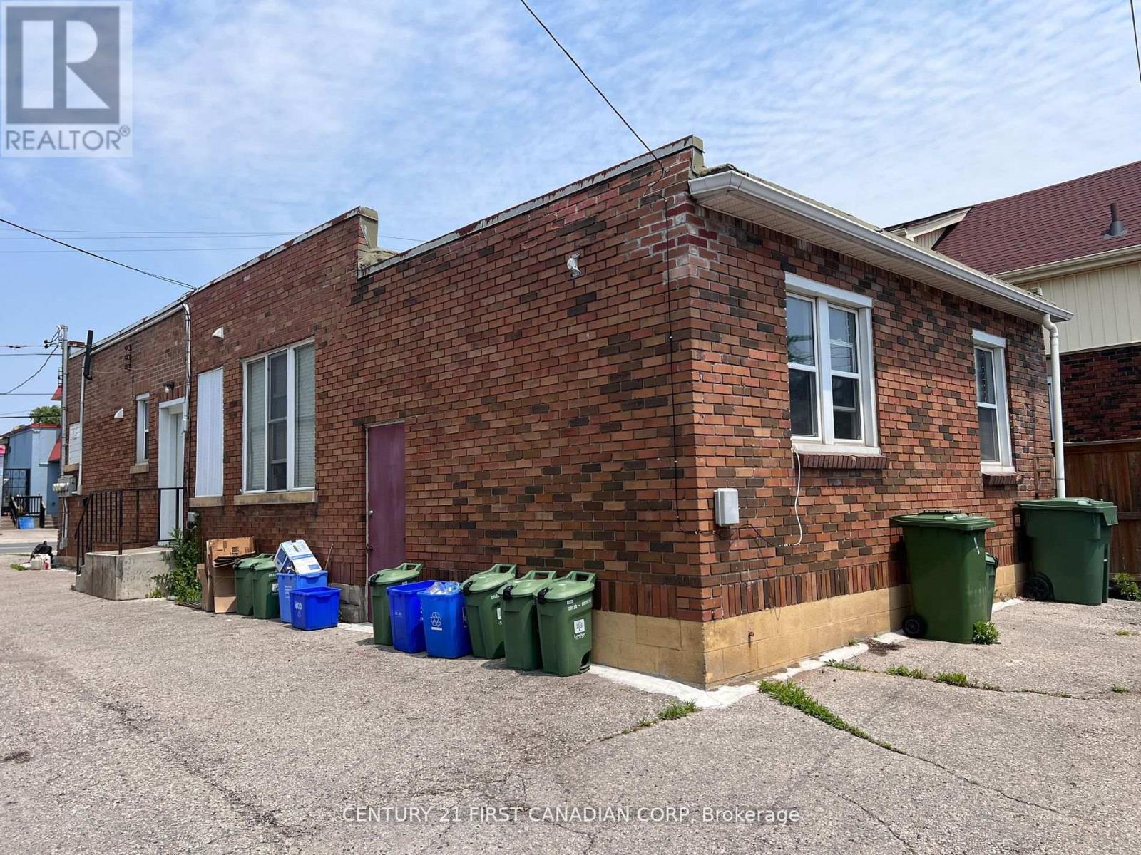 745 & 749 Hamilton Road Property Photo 9