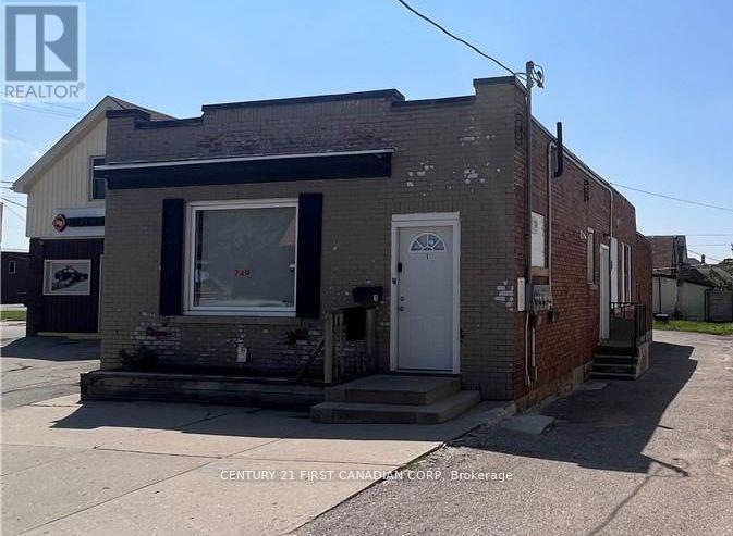 745 & 749 Hamilton Road Property Photo 10