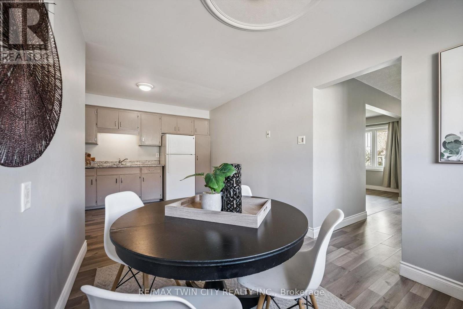 27 Vicmount Drive Property Photo 11