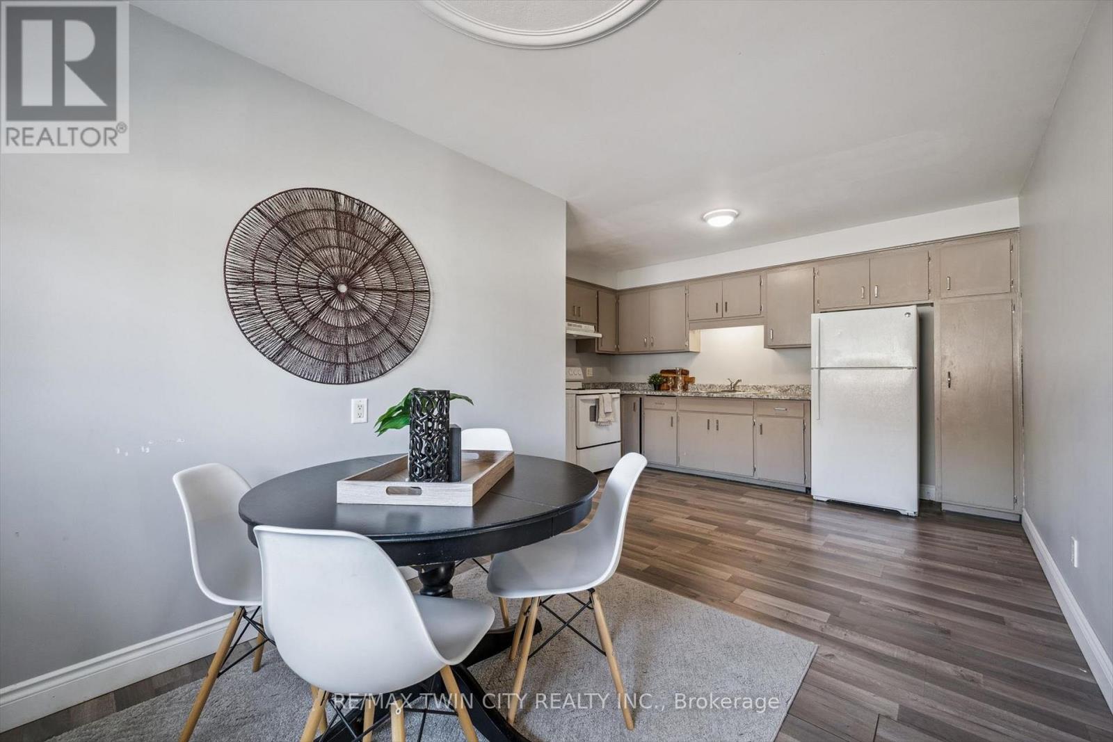 27 Vicmount Drive Property Photo 12