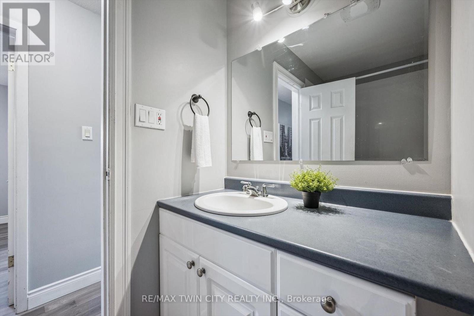 27 Vicmount Drive Property Photo 22