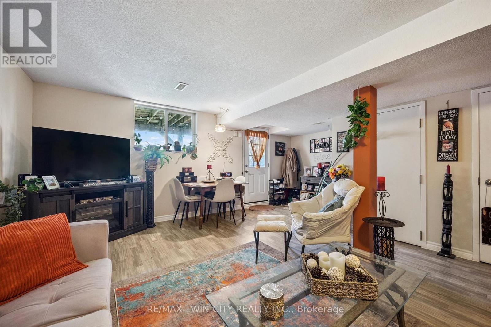 27 Vicmount Drive Property Photo 26