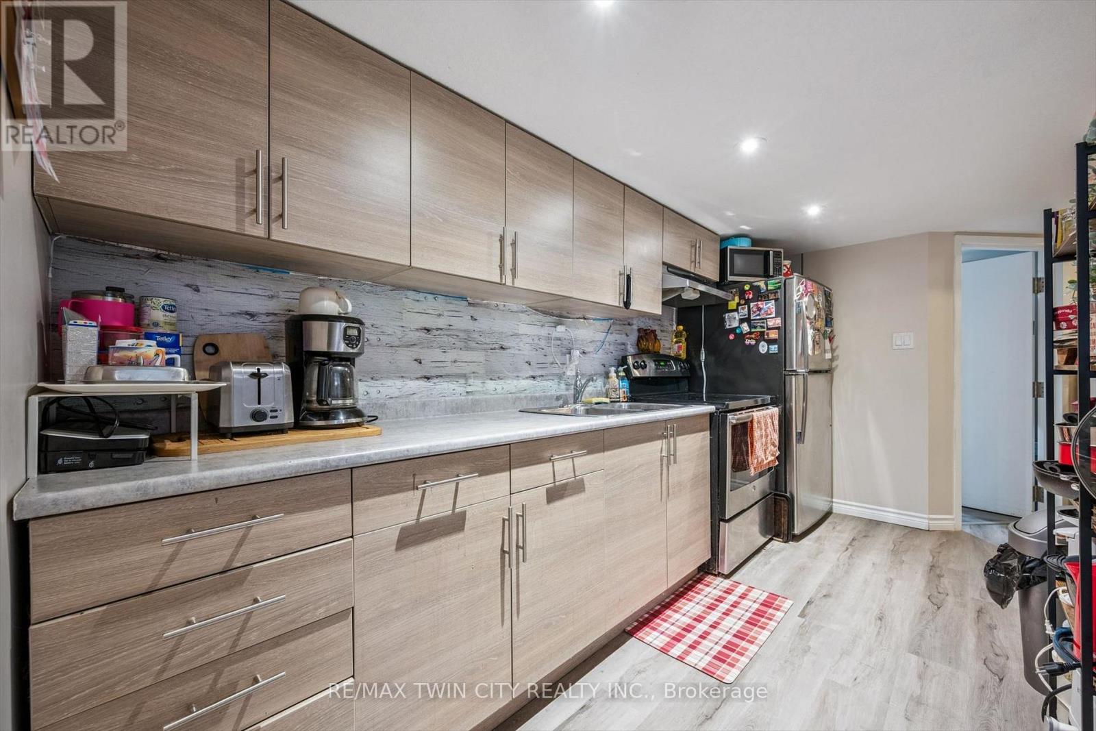 27 Vicmount Drive Property Photo 28