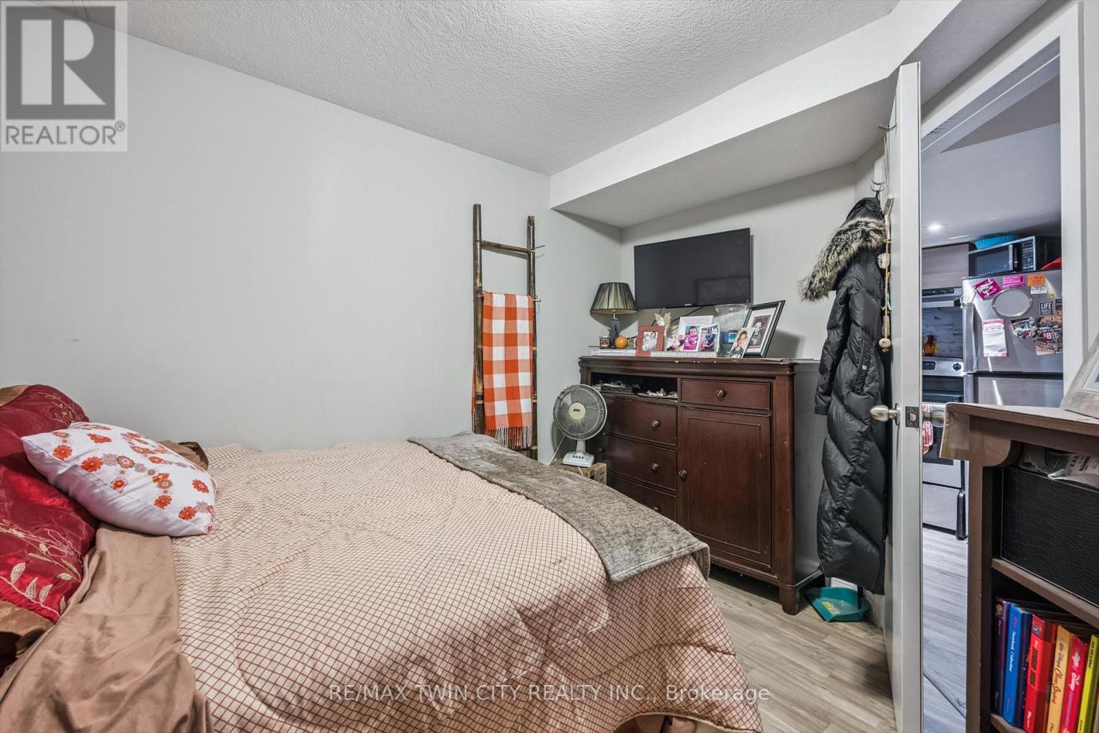 27 Vicmount Drive Property Photo 33