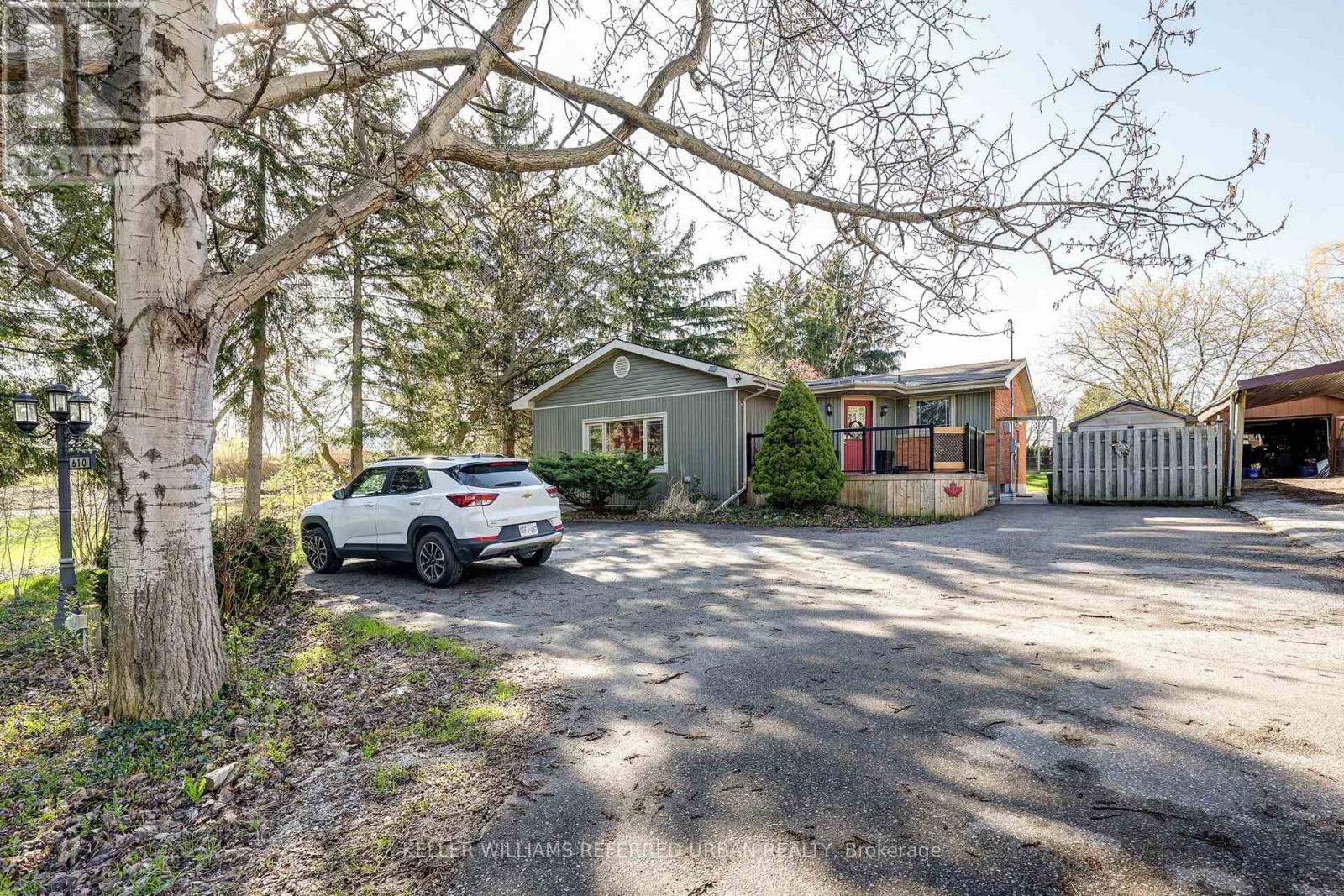 610 Commissioners Road W Property Photo 18