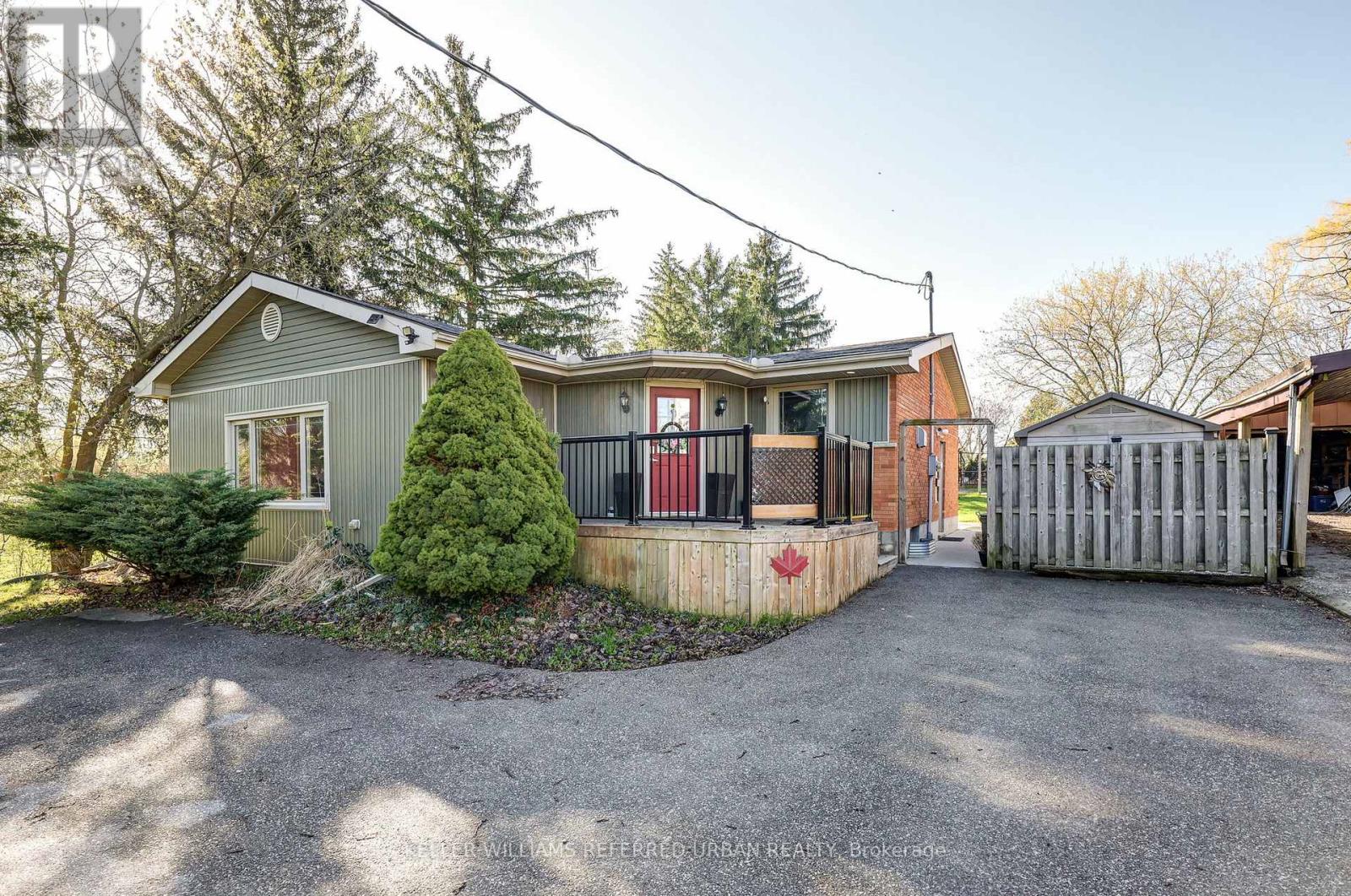 610 Commissioners Road W Property Photo 19