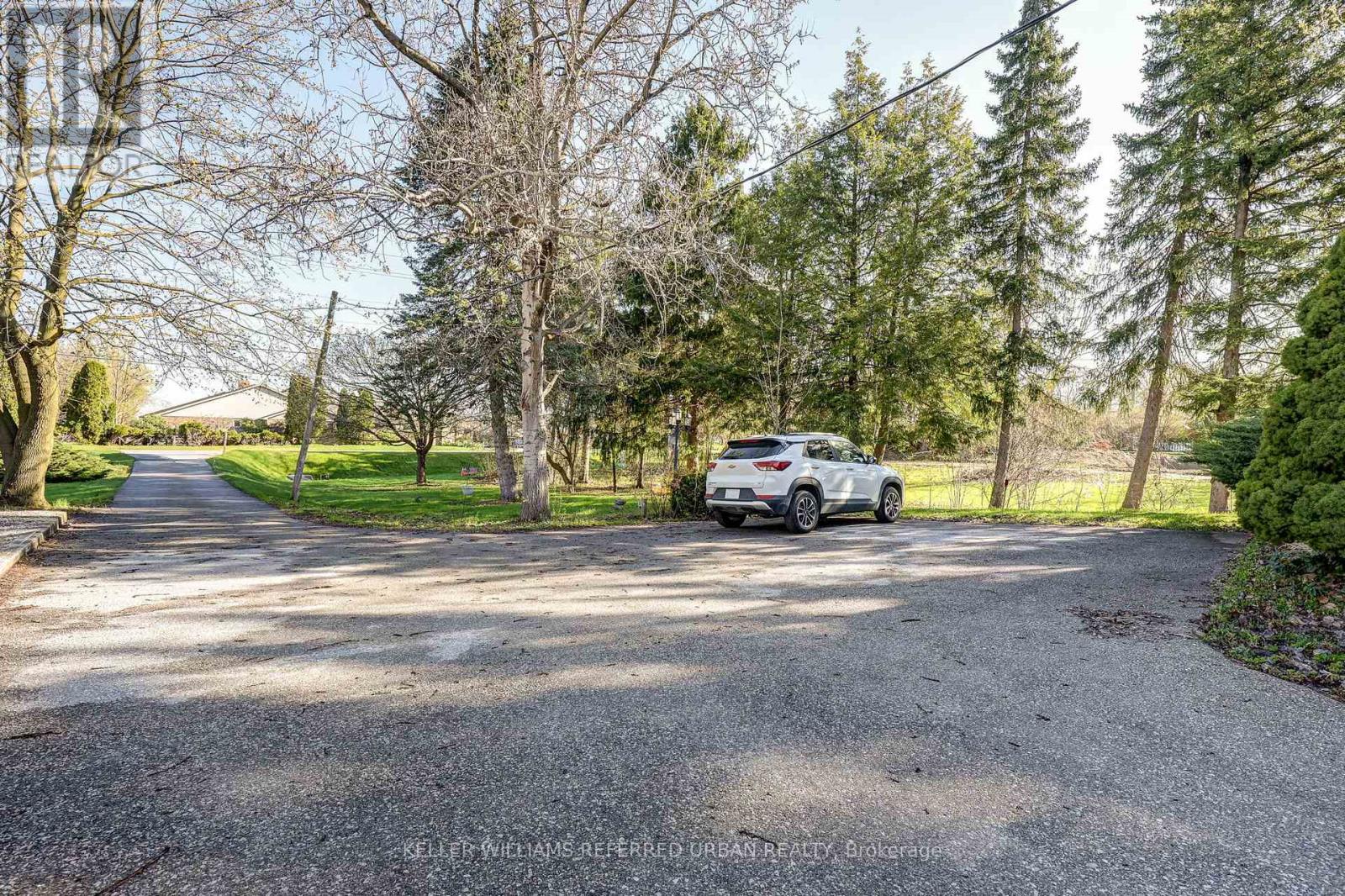 610 Commissioners Road W Property Photo 22