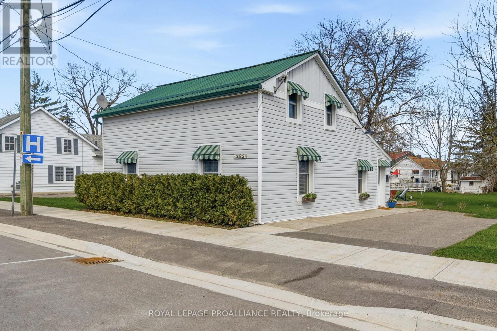 392 Picton Main Street Property Photo 1