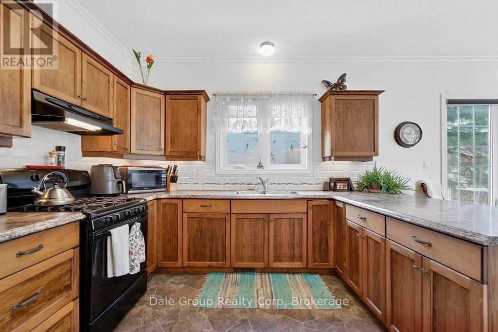 97 St Patrick Street W Property Photo 6