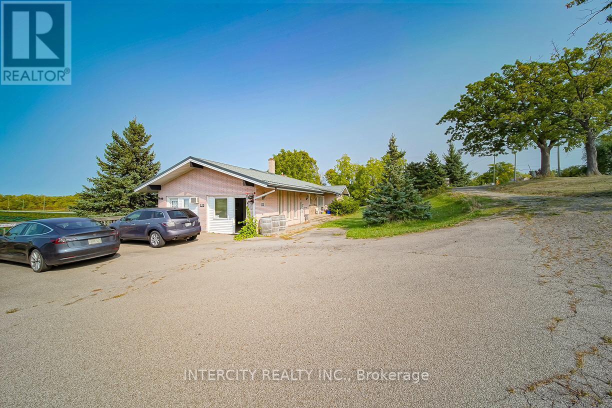 450 Queenston Road Property Photo 13