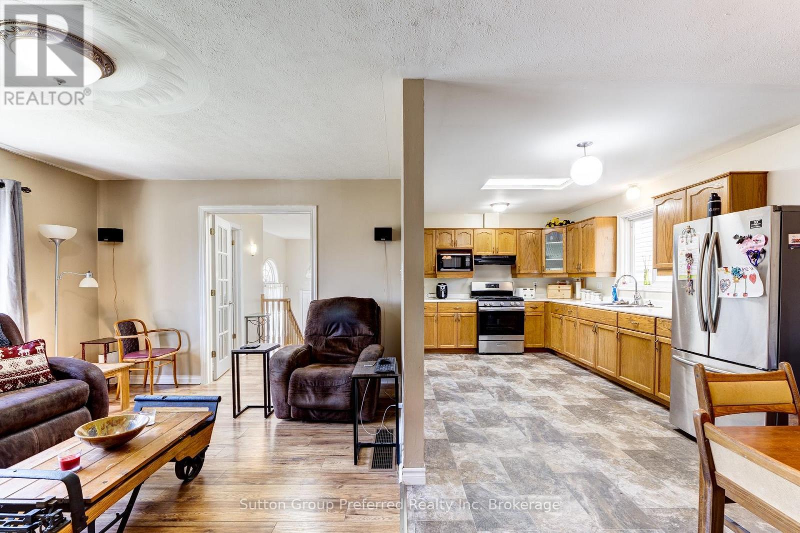 65 Hincks Street Property Photo 12