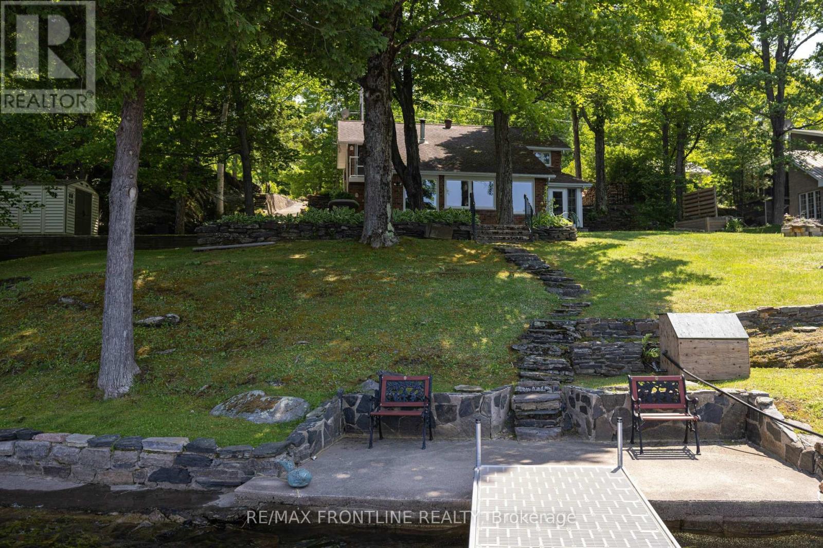 1047 Country Lane Property Photo 3