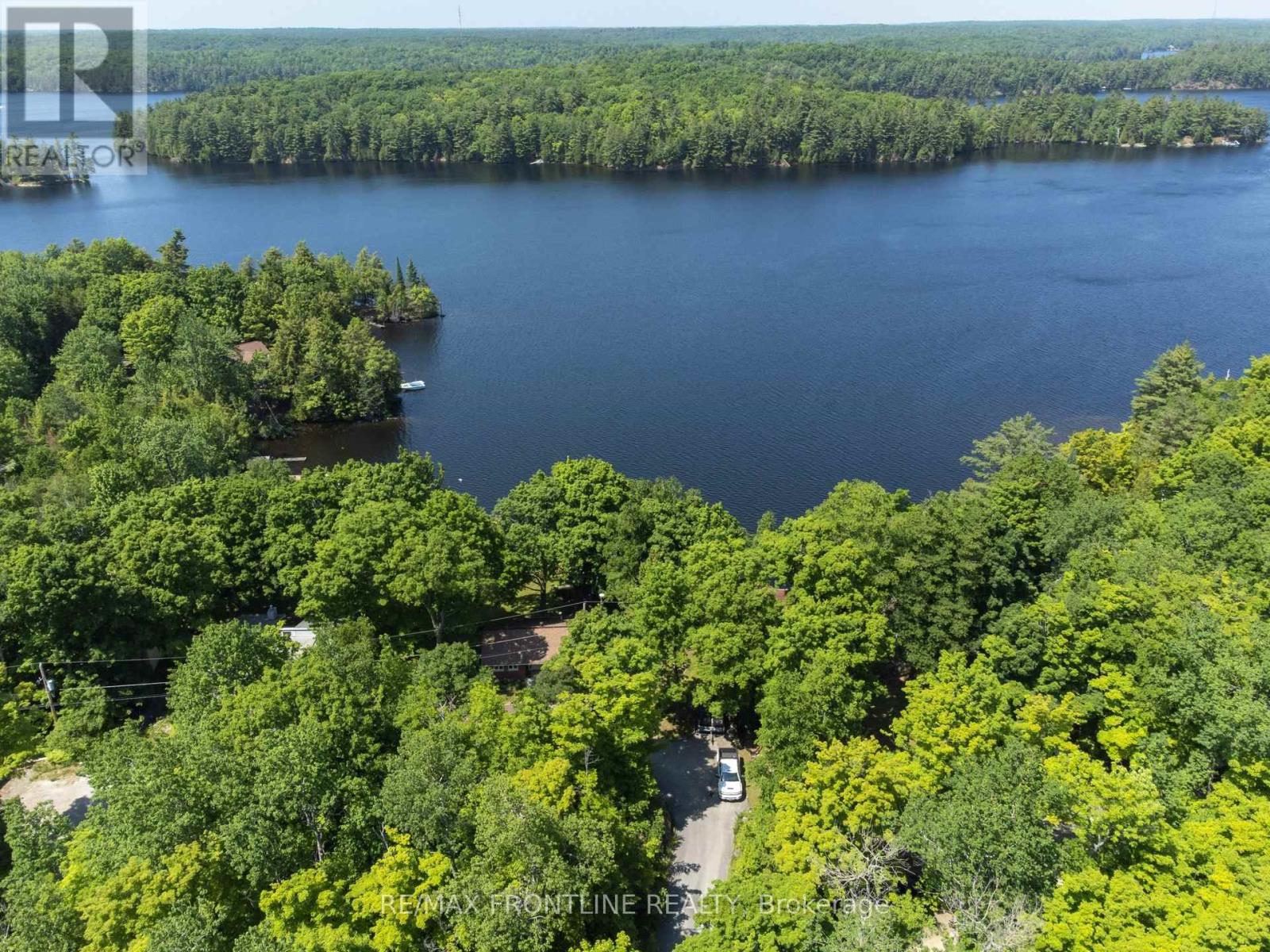 1047 Country Lane Property Photo 4