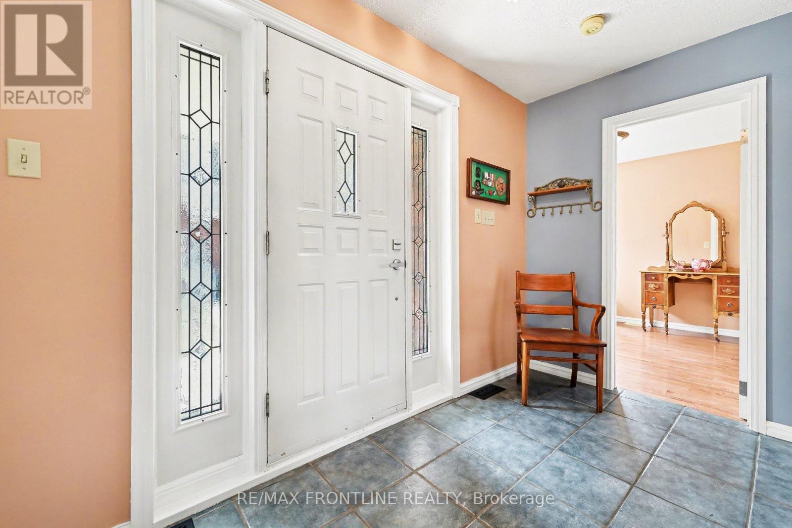 1047 Country Lane Property Photo 6