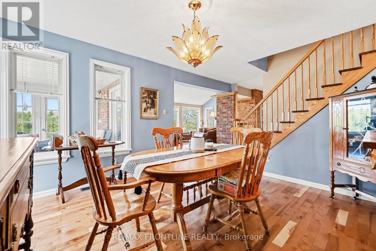 1047 Country Lane Property Photo 7
