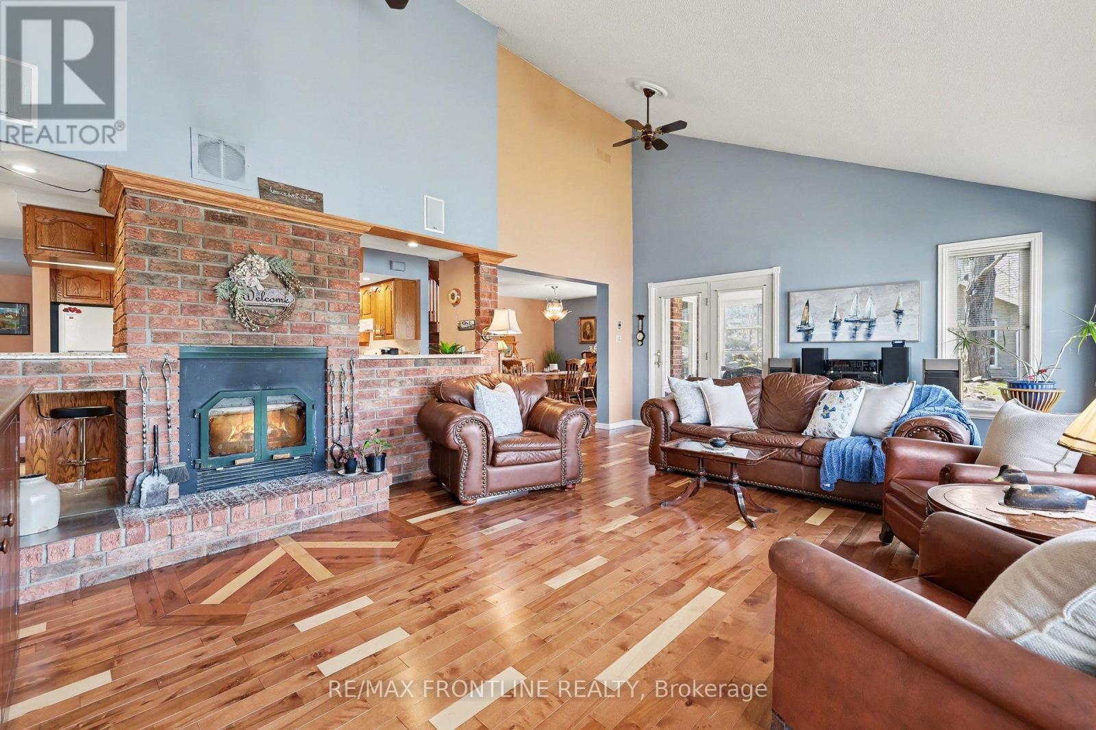 1047 Country Lane Property Photo 8