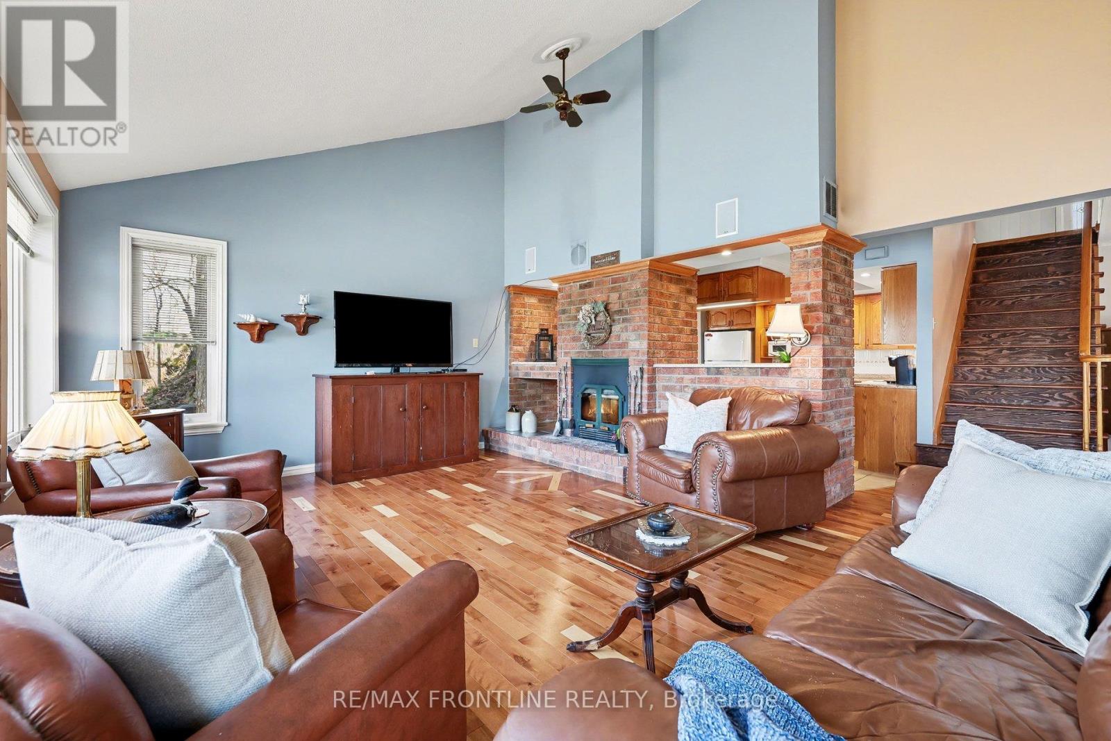 1047 Country Lane Property Photo 9