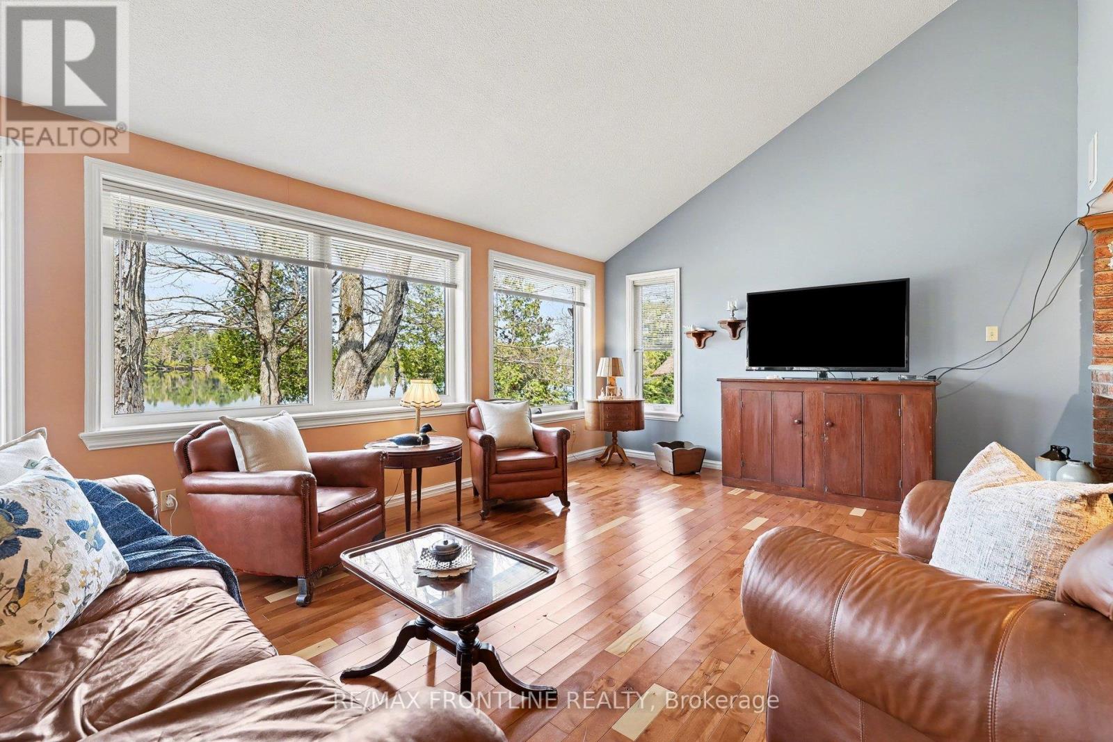 1047 Country Lane Property Photo 10