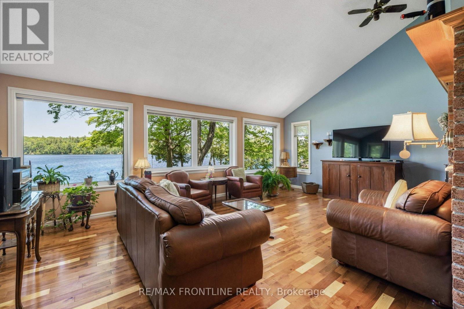 1047 Country Lane Property Photo 12