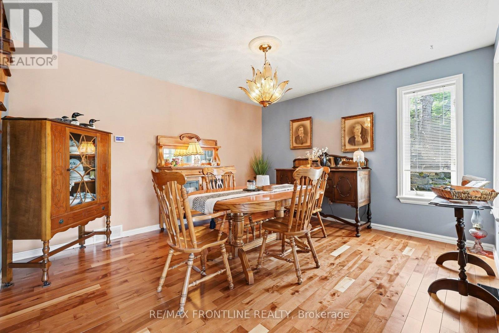 1047 Country Lane Property Photo 13