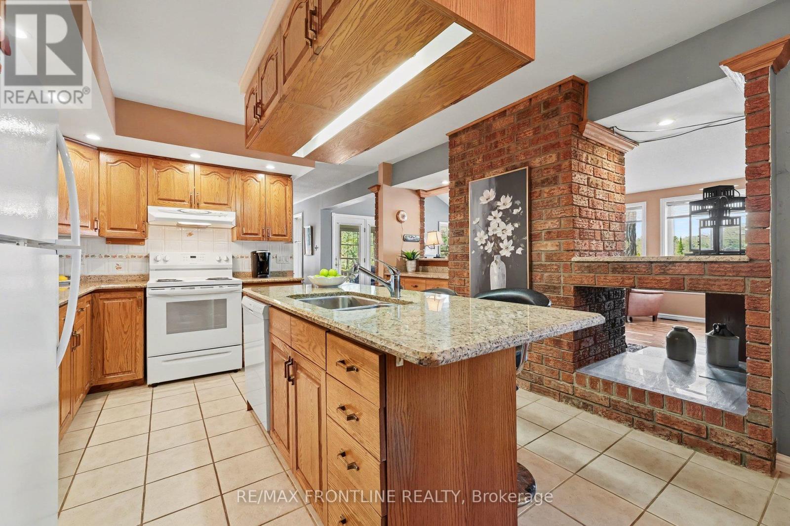 1047 Country Lane Property Photo 15
