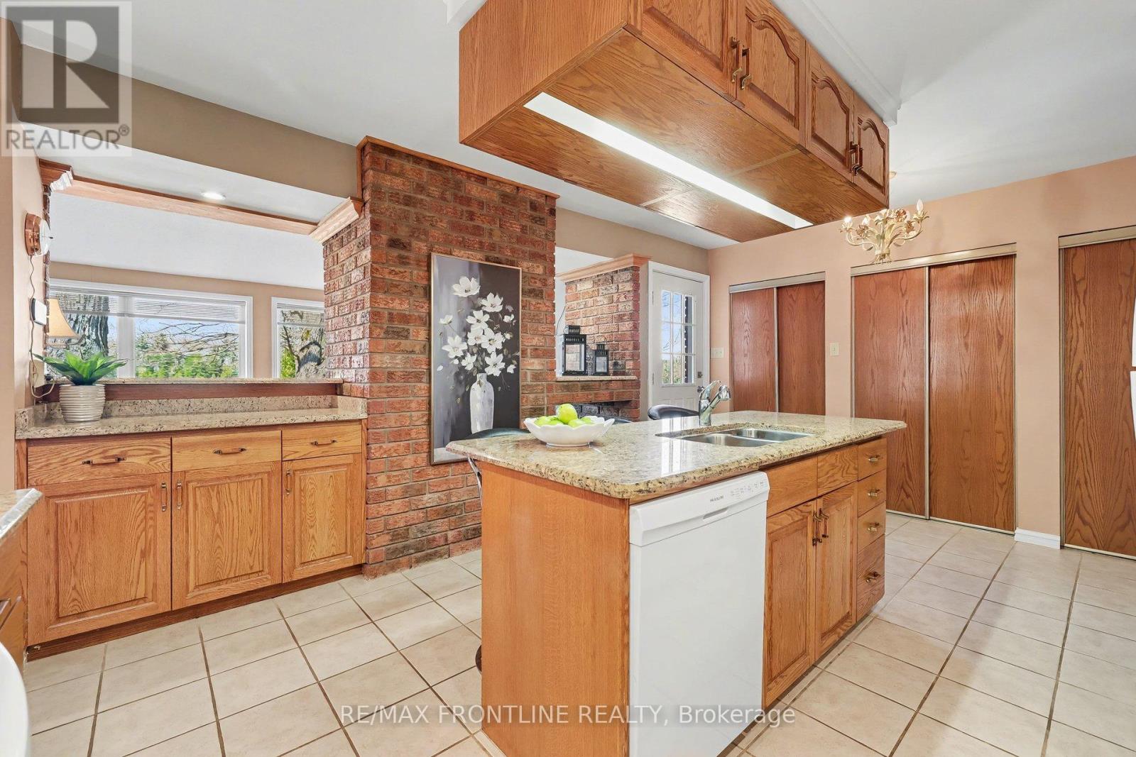 1047 Country Lane Property Photo 16