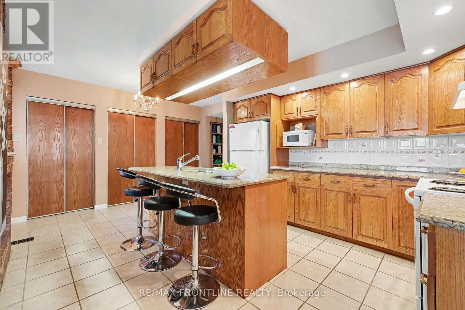 1047 Country Lane Property Photo 17