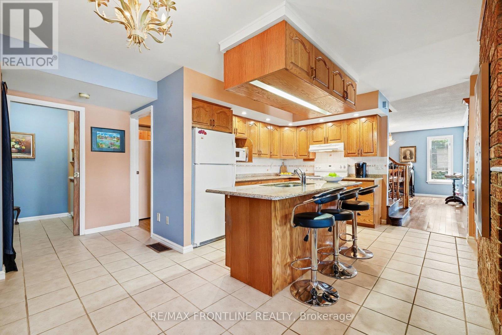 1047 Country Lane Property Photo 18