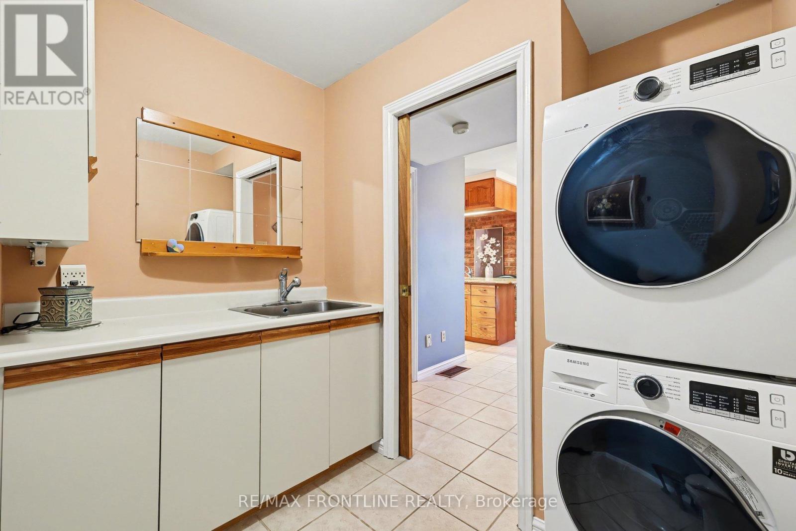 1047 Country Lane Property Photo 19