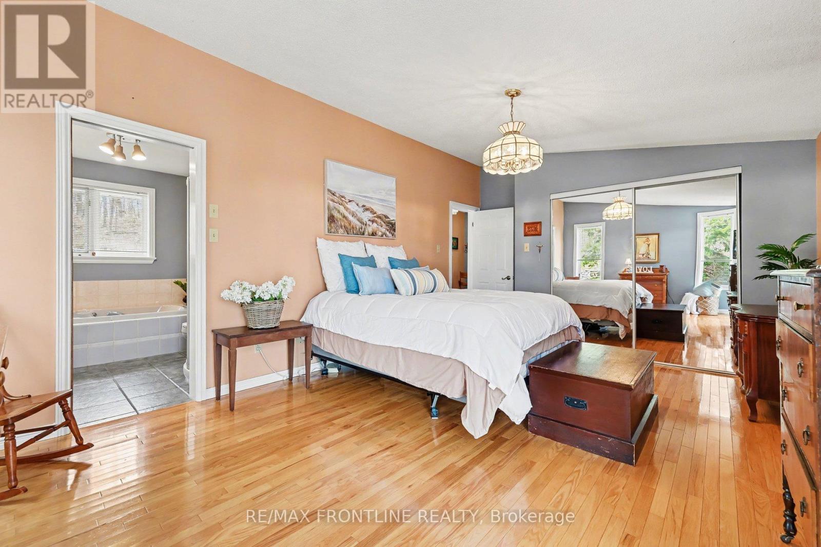 1047 Country Lane Property Photo 23