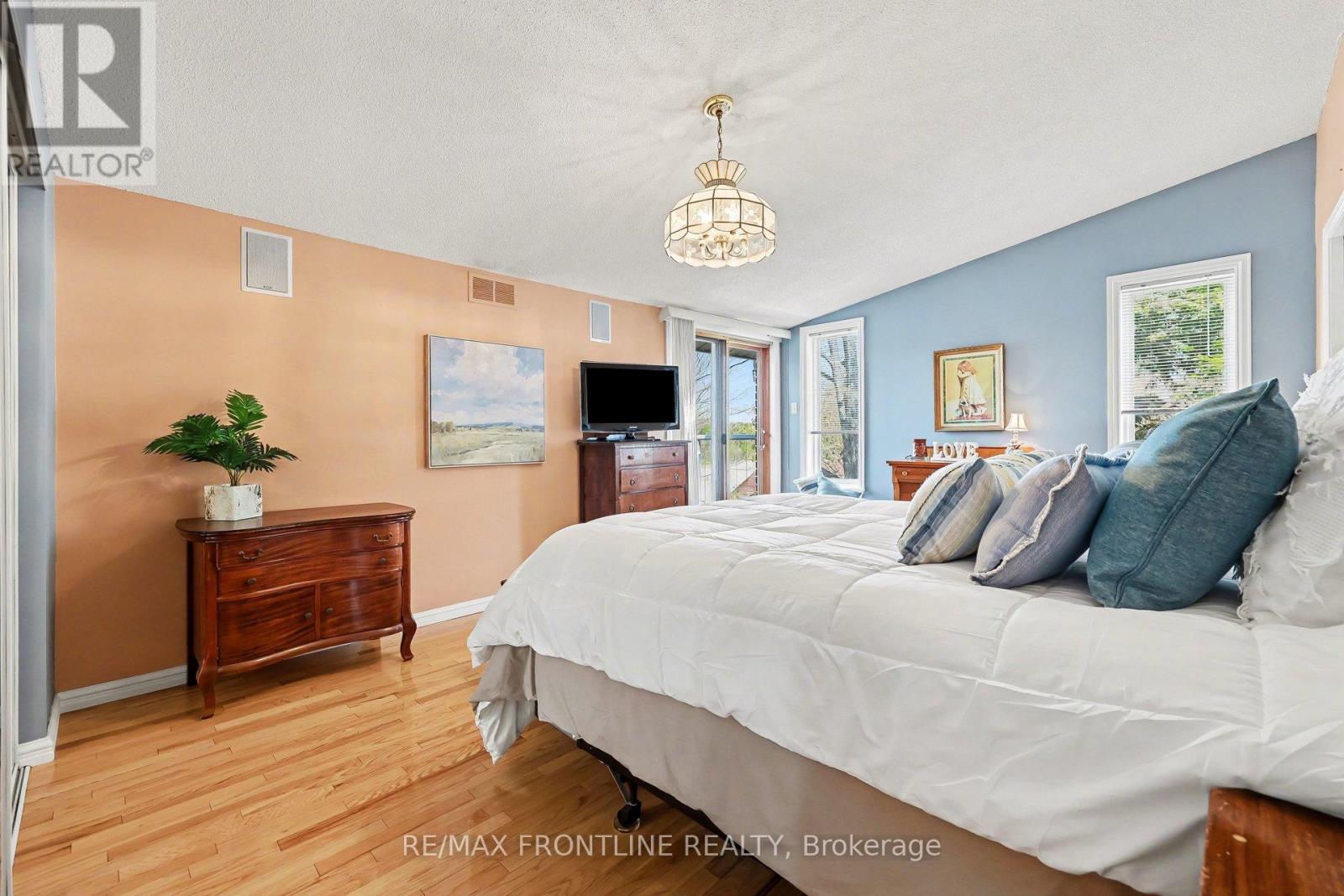 1047 Country Lane Property Photo 24
