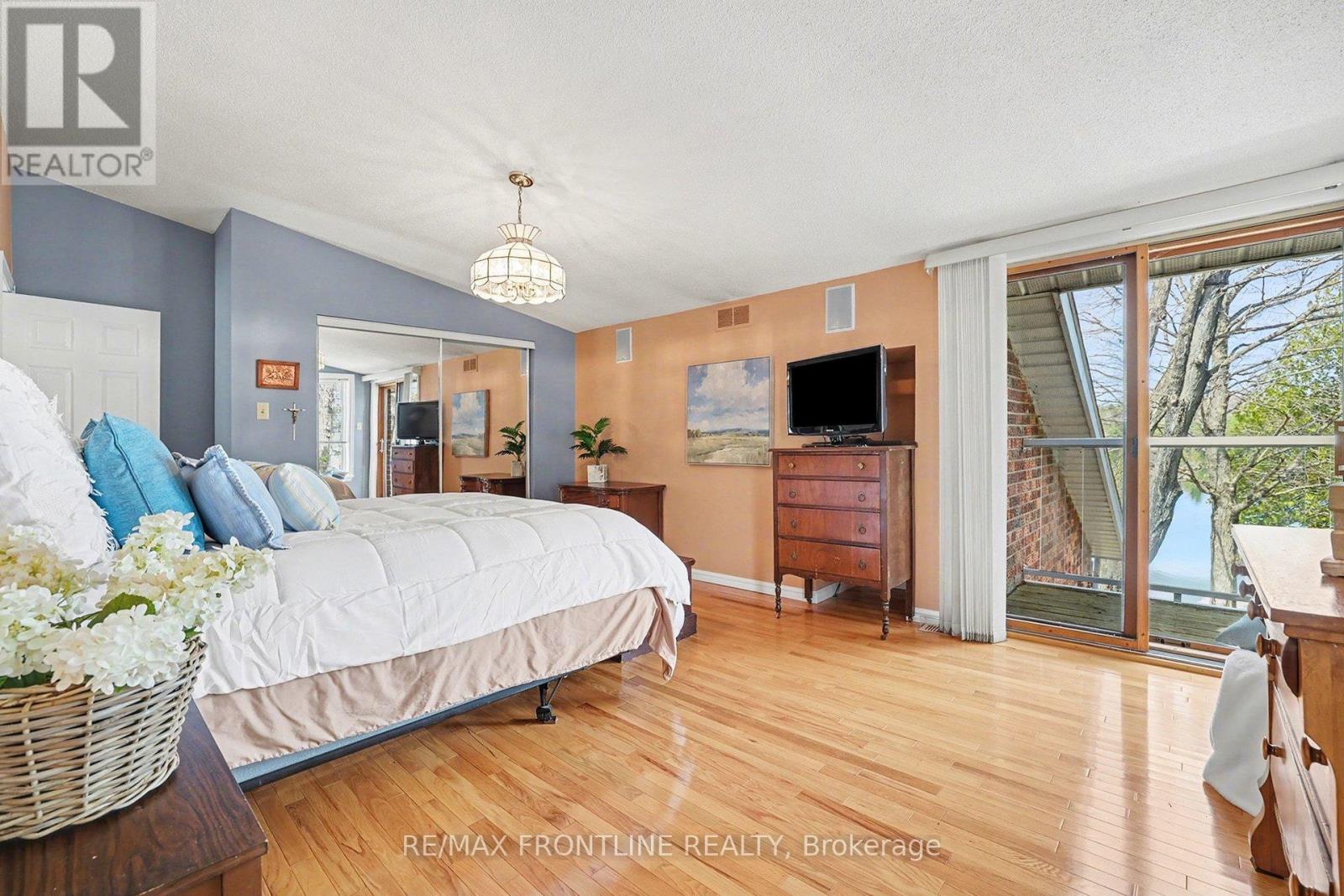 1047 Country Lane Property Photo 25