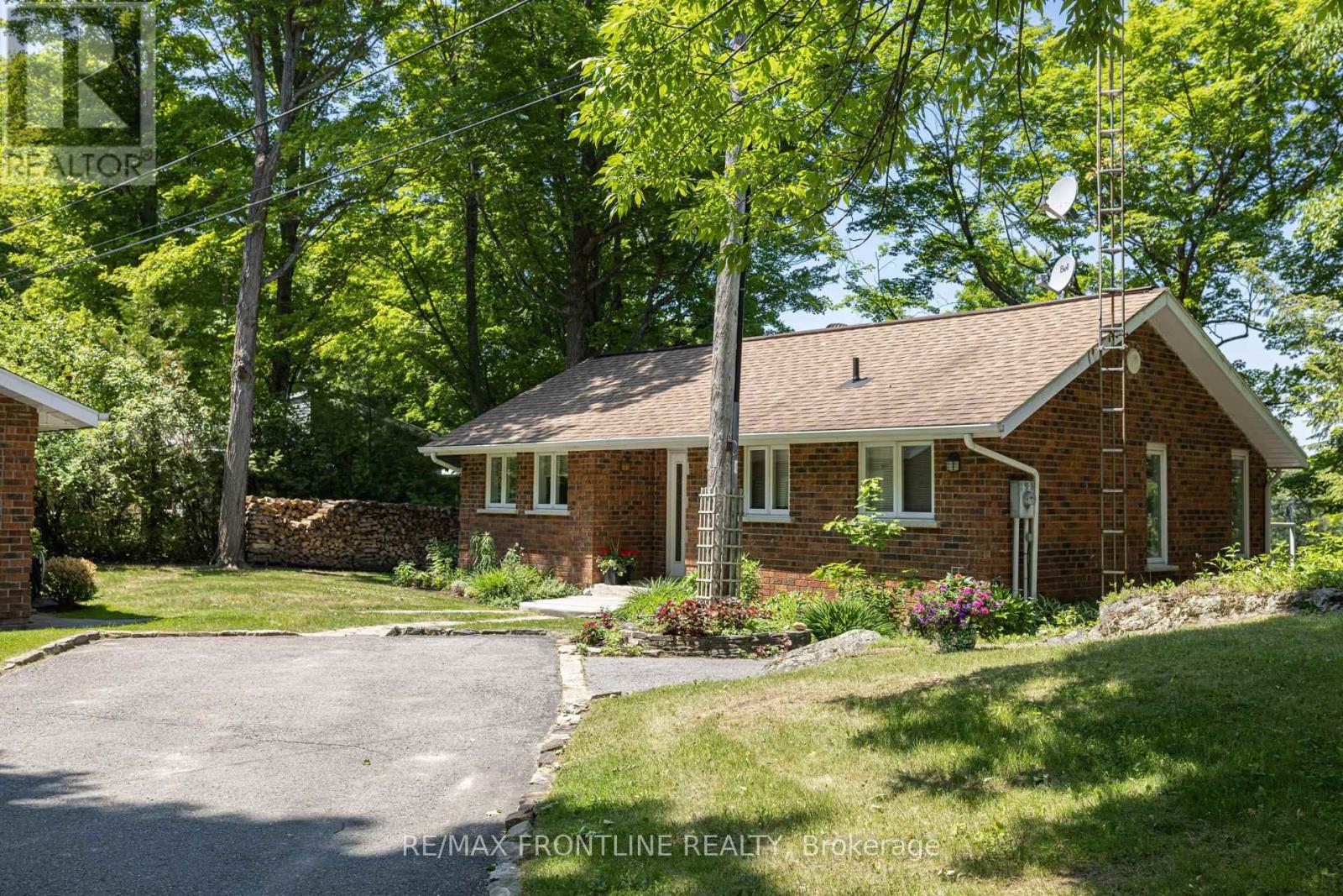 1047 Country Lane Property Photo 34