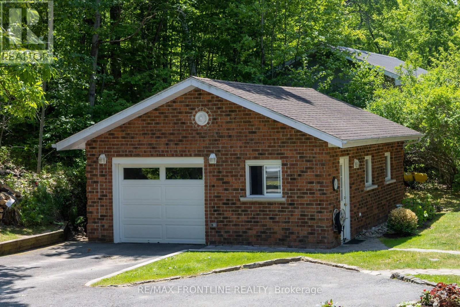 1047 Country Lane Property Photo 38