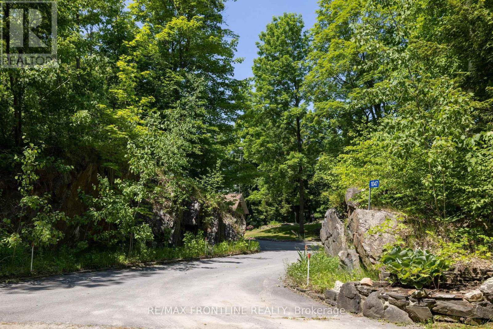 1047 Country Lane Property Photo 43