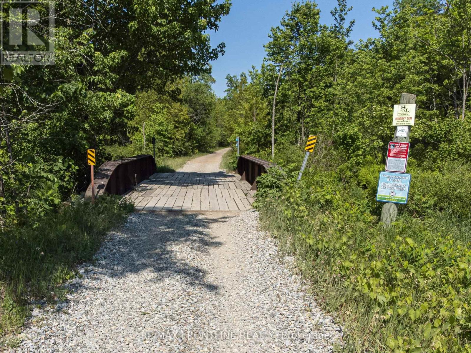 1047 Country Lane Property Photo 47
