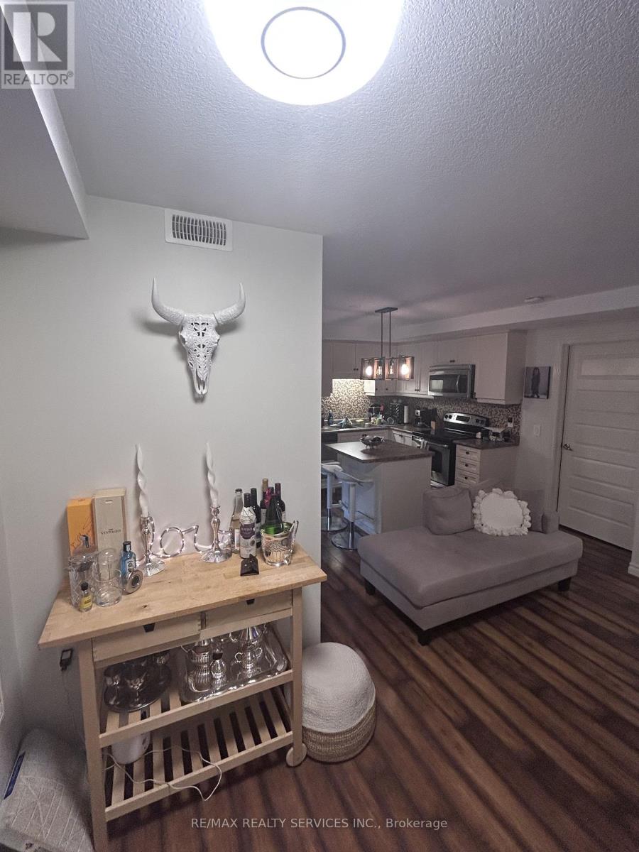 5e - 1460 Highland Road Property Photo 5