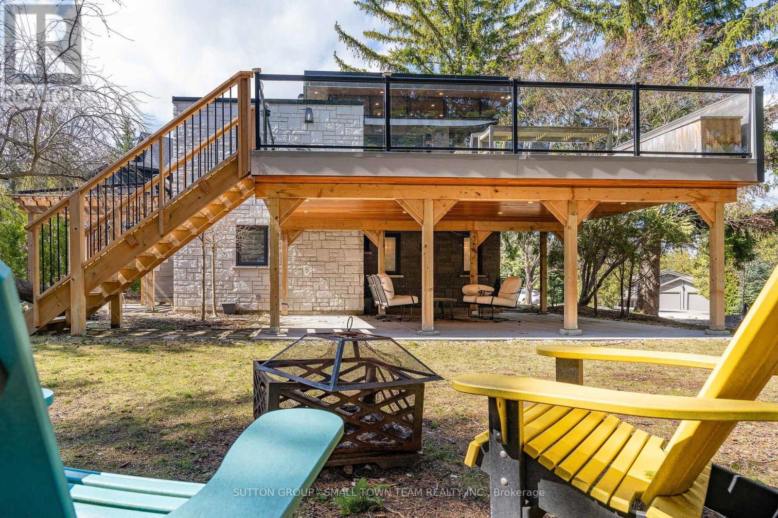 114 Lakeshore Road W Property Photo 1