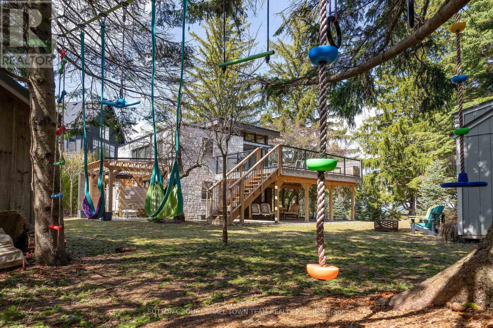 114 Lakeshore Road W Property Photo 2
