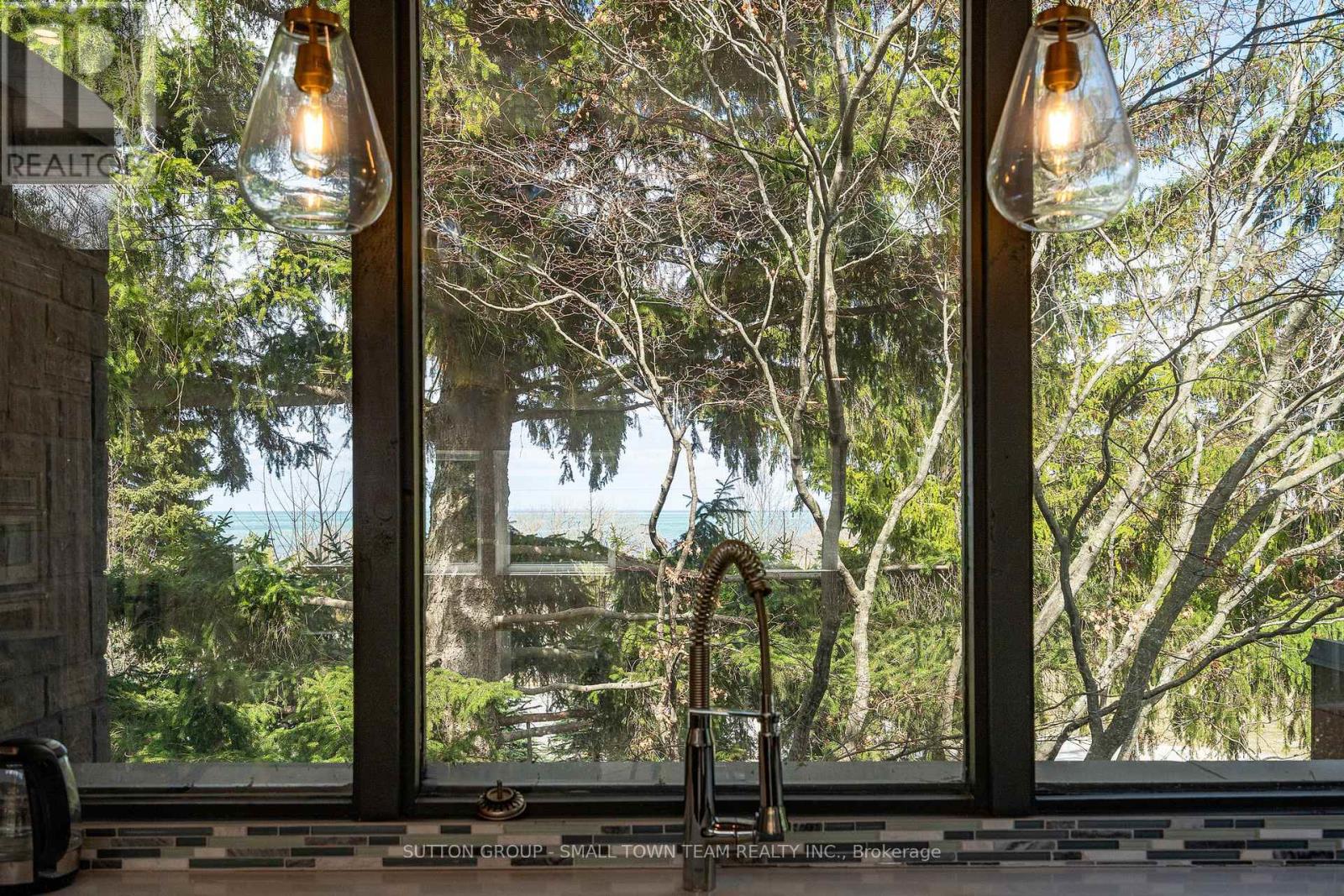 114 Lakeshore Road W Property Photo 12