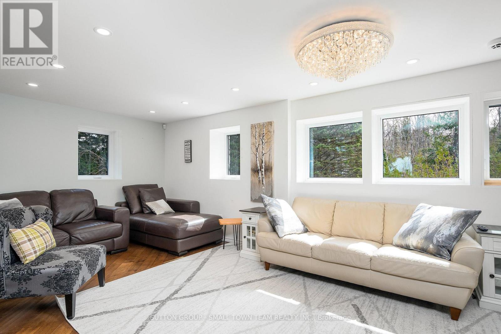 114 Lakeshore Road W Property Photo 13