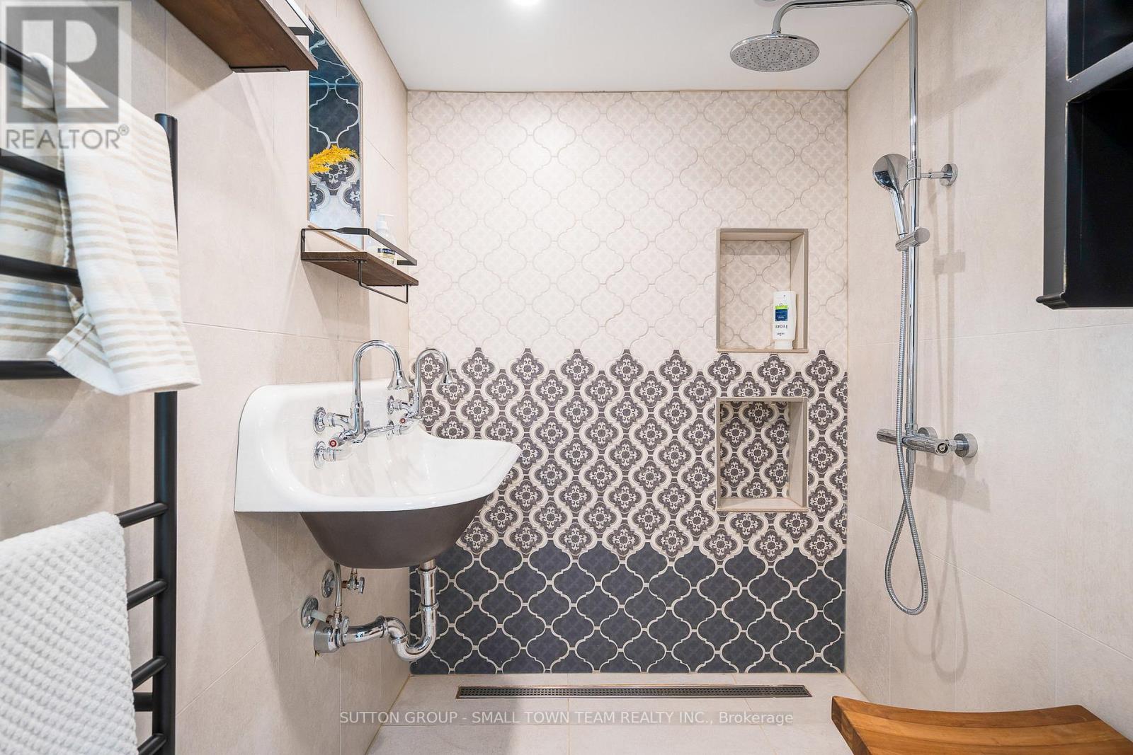 114 Lakeshore Road W Property Photo 15
