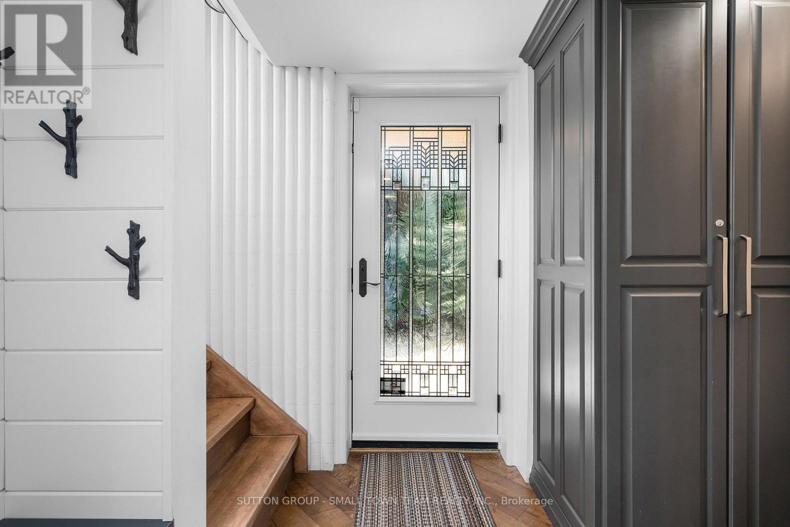 114 Lakeshore Road W Property Photo 16