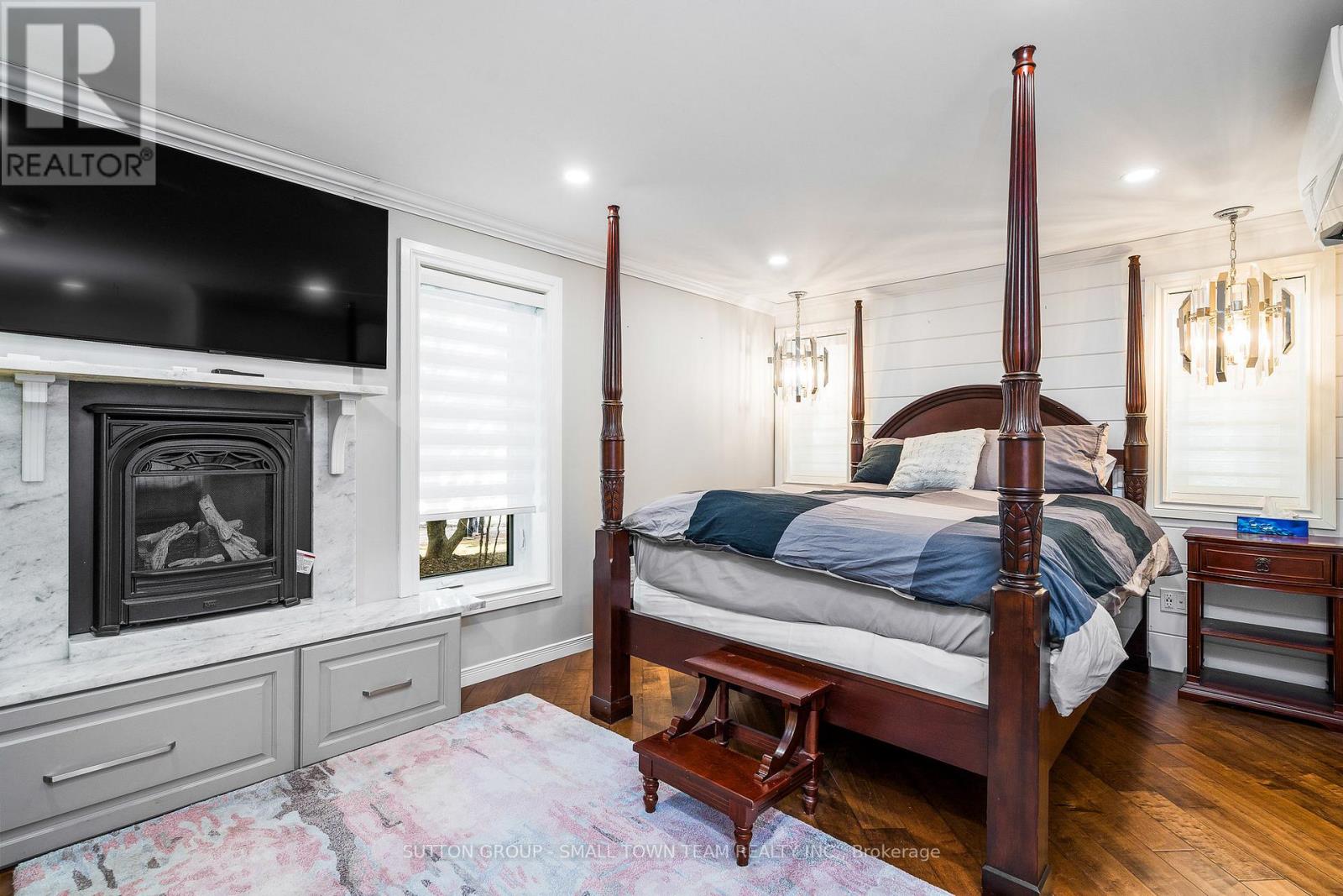 114 Lakeshore Road W Property Photo 18