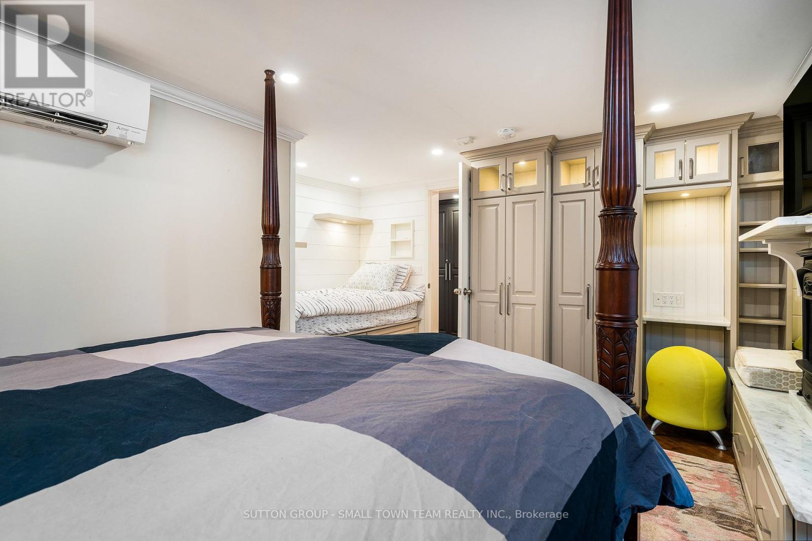 114 Lakeshore Road W Property Photo 19