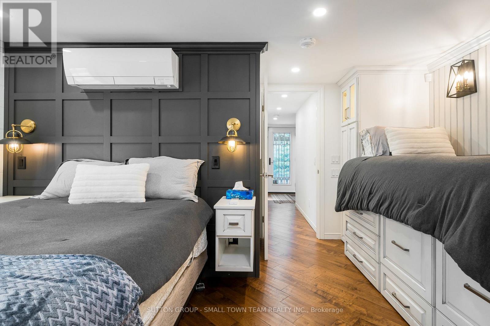 114 Lakeshore Road W Property Photo 25