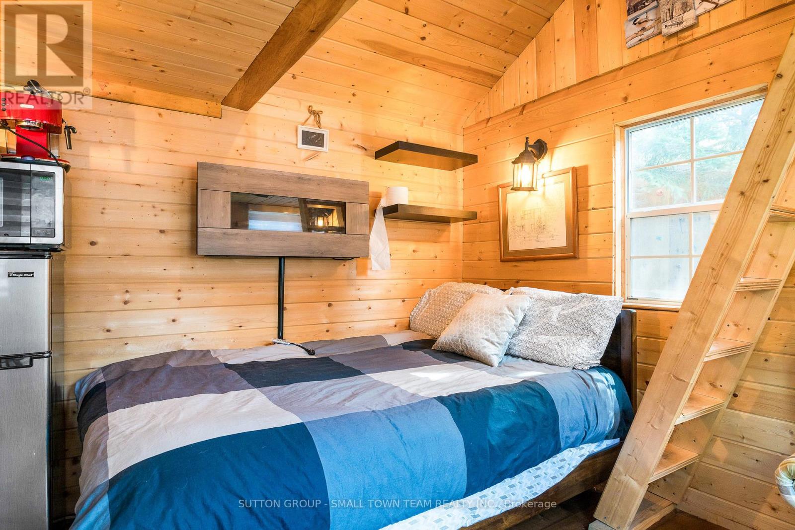 114 Lakeshore Road W Property Photo 28