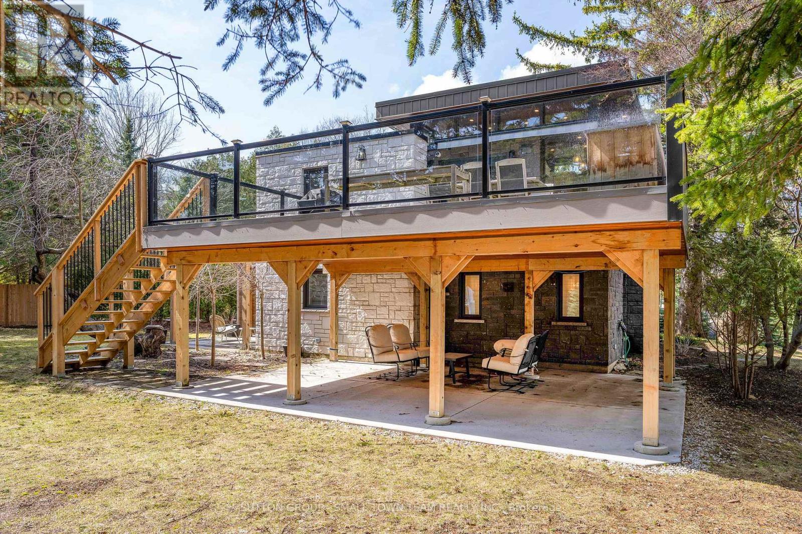 114 Lakeshore Road W Property Photo 36